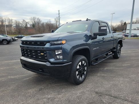 Used 2020 Chevrolet Silverado 2500 Custom w/ Custom Value Package image 2