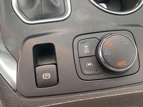 Used 2021 Chevrolet Traverse LT w/ LPO, Floor Liner Package AWD/4WD image 12