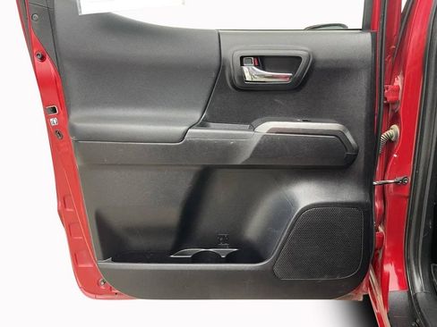 Used 2020 Toyota Tacoma TRD Off-Road AWD/4WD image 12