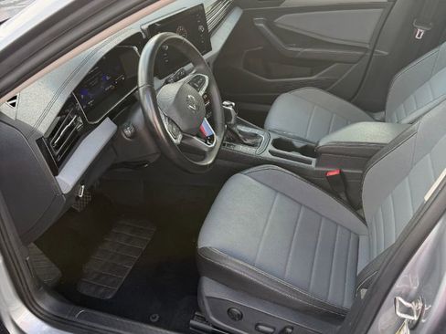Used 2025 Volkswagen Jetta SE FWD image 15