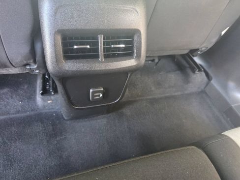 Used 2020 Chevrolet Equinox LT FWD image 32