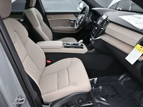 New 2026 Volvo XC90 B6 Plus w/ Protection Package Premier image 38