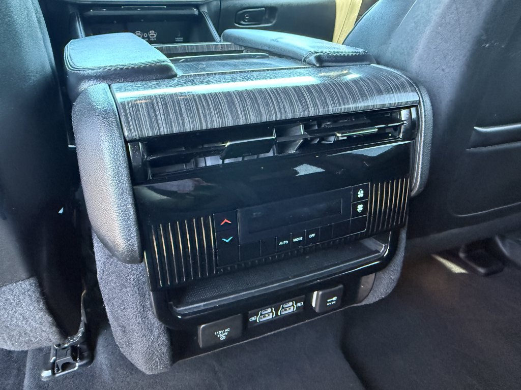 Used 2023 Jeep Wagoneer Series II AWD/4WD image 28