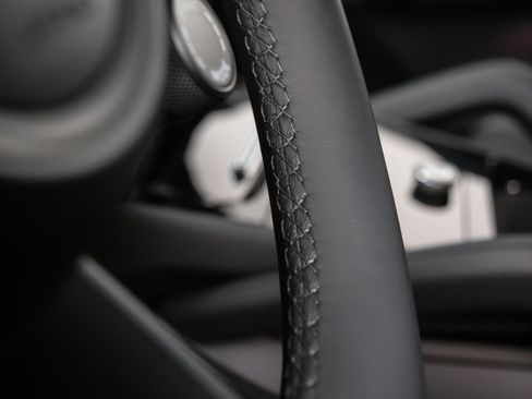 Used 2024 Porsche Cayenne image 33