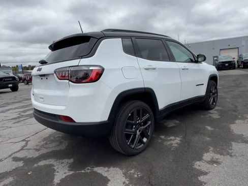Used 2026 Jeep Compass Limited AWD/4WD image 8