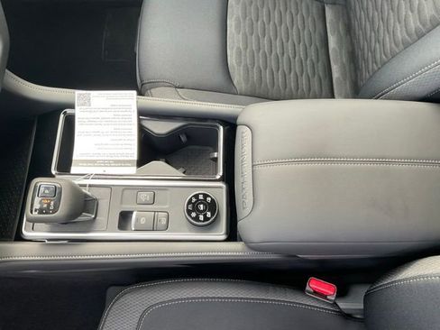 New 2025 Nissan Pathfinder SV image 25