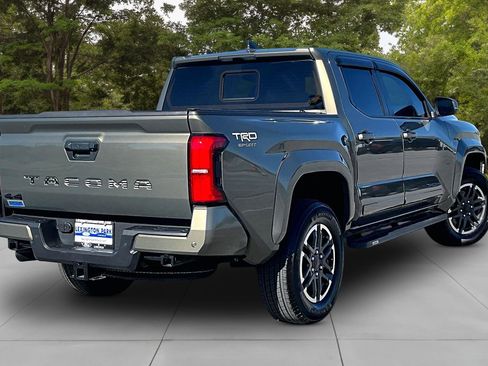 Used 2024 Toyota Tacoma TRD Sport w/ TRD Sport Upgrade Package image 5