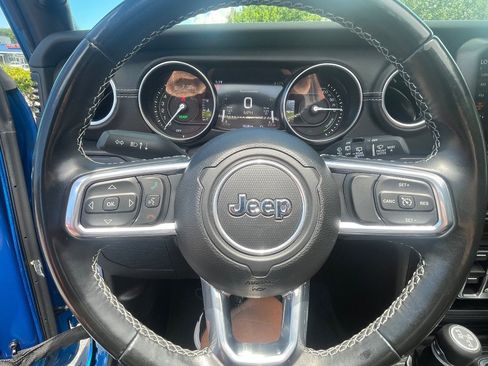 Used 2022 Jeep Wrangler Unlimited Sahara AWD/4WD image 16