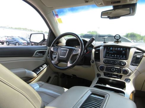 Certified 2019 GMC Yukon XL Denali w/ Open Road Package AWD/4WD image 31