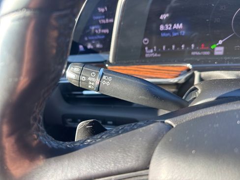 Used 2023 Cadillac Escalade ESV Premium Luxury image 19