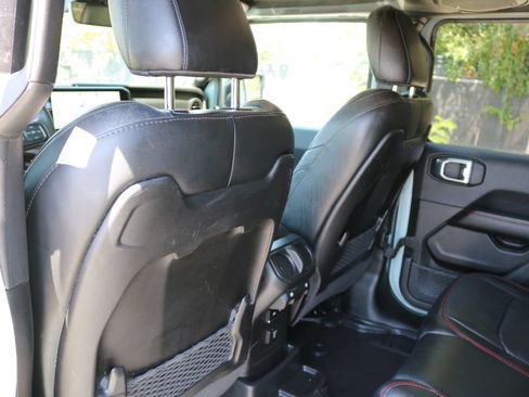 Used 2024 Jeep Wrangler Unlimited Rubicon AWD/4WD image 15