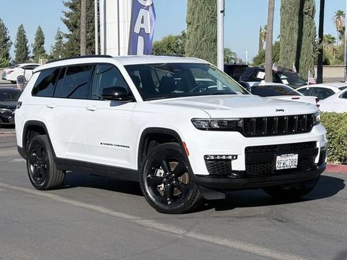 Used 2023 Jeep Grand Cherokee L Limited w/ Black Appearance Package RWD image 2