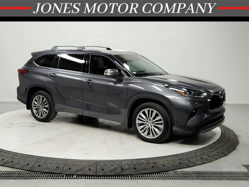 Used 2020 Toyota Highlander Platinum image 1