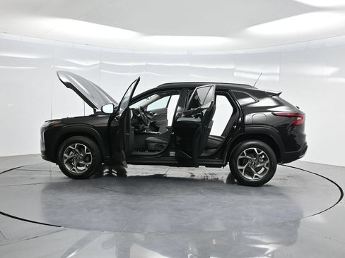 Used 2025 Chevrolet Trax LT FWD image 49