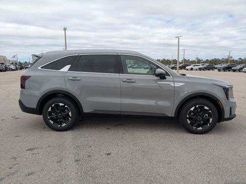 New 2026 Kia Sorento S FWD image 4