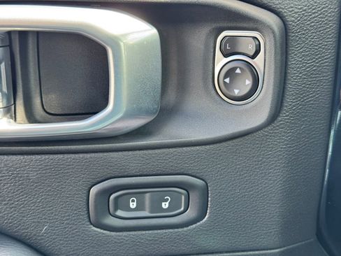 Used 2023 Jeep Wrangler Unlimited Sahara AWD/4WD image 30