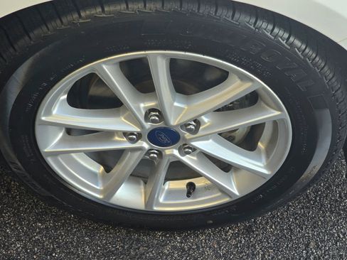 Used 2017 Ford Focus SE image 26