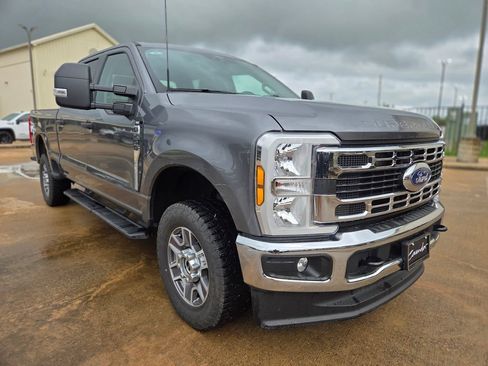 Used 2025 Ford F250 XLT AWD/4WD image 3