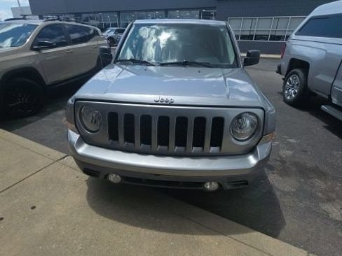 Used 2015 Jeep Patriot Latitude AWD/4WD image 3