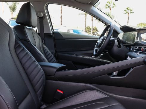 Used 2025 Hyundai Elantra Limited FWD image 26