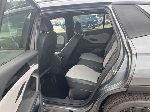 New 2026 Volkswagen Tiguan SE R-Line FWD image 21
