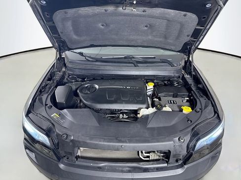 Used 2019 Jeep Cherokee Trailhawk image 27