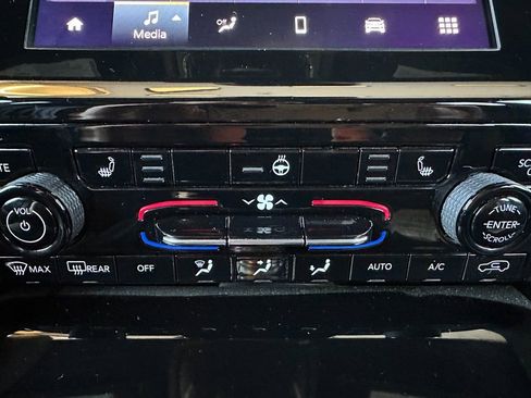 Certified 2023 Jeep Grand Cherokee Altitude image 5