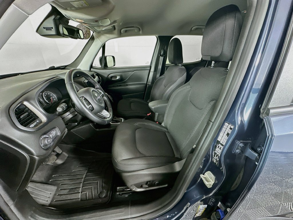 Certified 2023 Jeep Renegade Latitude w/ Premium Group AWD/4WD image 33