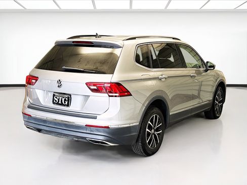 Used 2021 Volkswagen Tiguan SE image 4