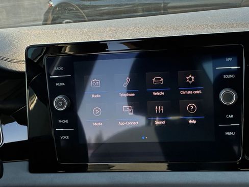 Used 2025 Volkswagen Jetta SE image 21