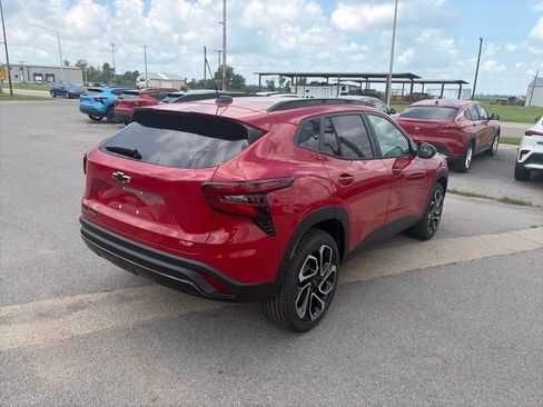 New 2026 Chevrolet Trax RS w/ Sunroof Package FWD image 6