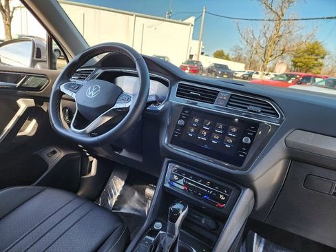 Used 2024 Volkswagen Tiguan SE image 13