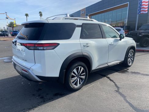 Used 2024 Nissan Pathfinder SL image 9
