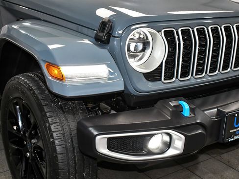 Used 2024 Jeep Wrangler Unlimited Sahara AWD/4WD image 59