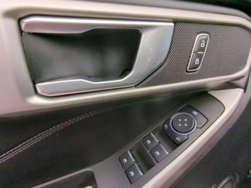 Used 2023 Ford Explorer XLT AWD/4WD image 17