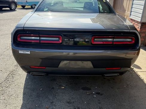 Used 2016 Dodge Challenger SXT image 4