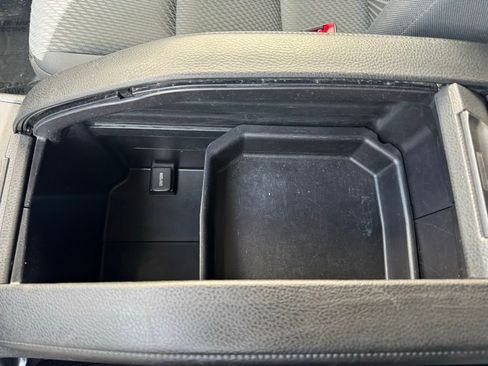 Used 2019 Toyota Highlander LE AWD/4WD image 22