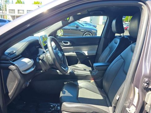 Used 2024 Jeep Compass Latitude AWD/4WD image 21