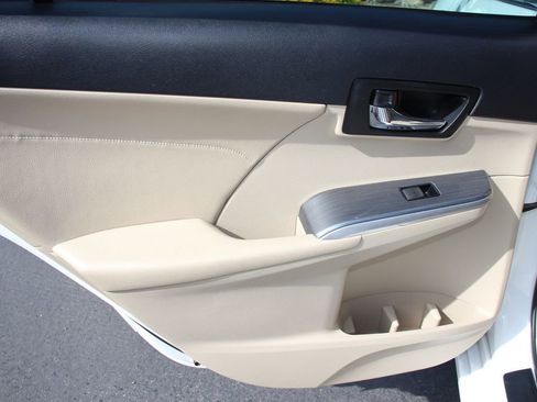 Used 2014 Toyota Camry XLE w/ Leather Package FWD image 19