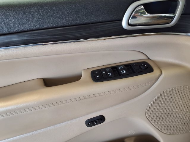 Used 2021 Jeep Grand Cherokee Limited AWD/4WD image 18