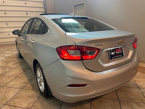 Used 2017 Chevrolet Cruze LT image 49