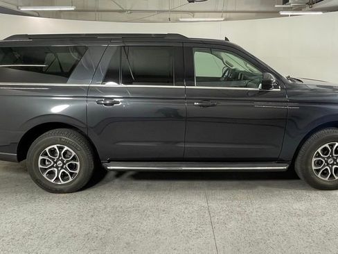 Used 2023 Ford Expedition Max XLT image 2
