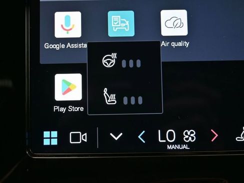 Used 2024 Volvo XC40 B5 Plus image 21