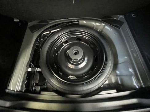 New 2025 Volkswagen Taos SE image 27