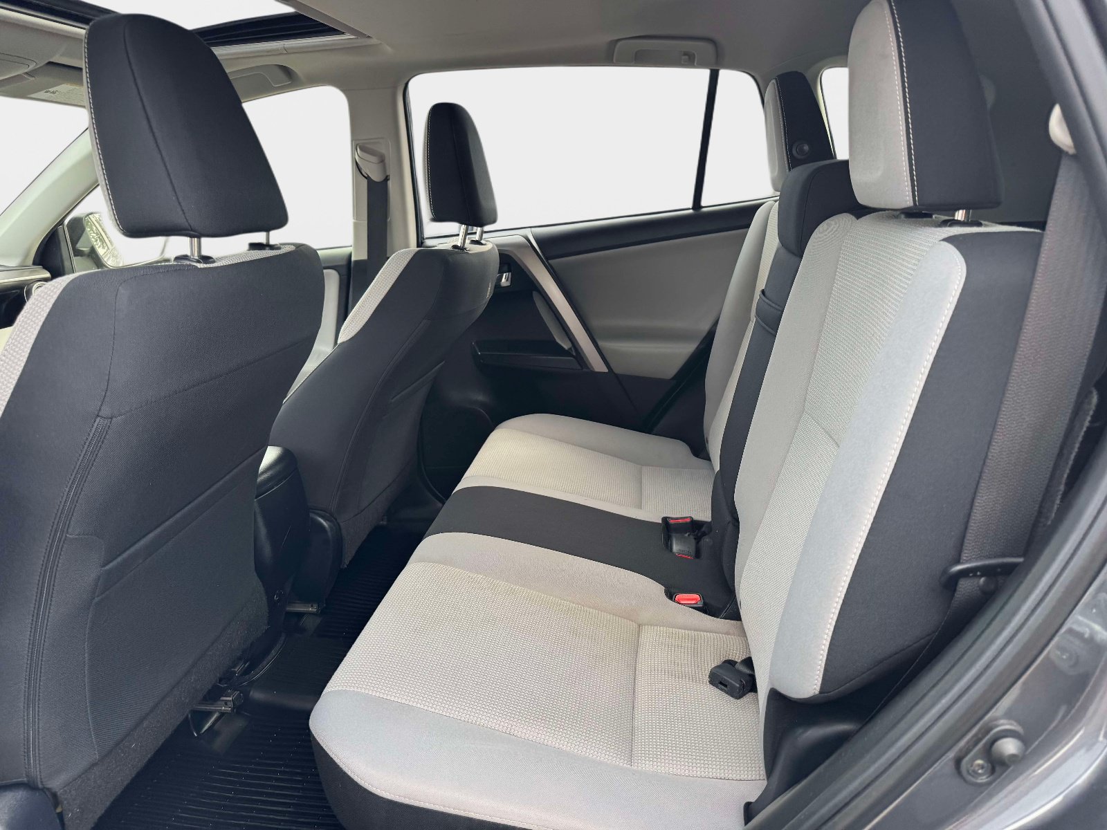 Used 2017 Toyota RAV4 XLE w/ All Weather Liner Package AWD/4WD image 10
