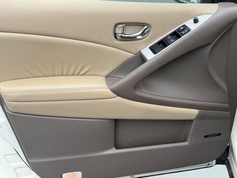 Used 2010 Nissan Murano SL w/ Leather Pkg image 17