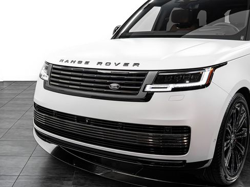 Used 2024 Land Rover Range Rover SV AWD/4WD image 12