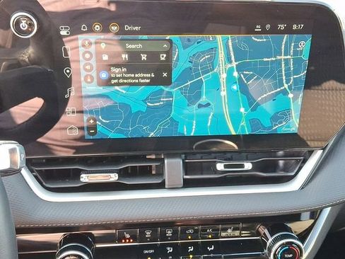 Used 2025 Chevrolet Equinox LT FWD image 12