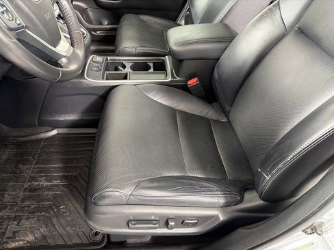 Used 2016 Honda CR-V Touring image 11