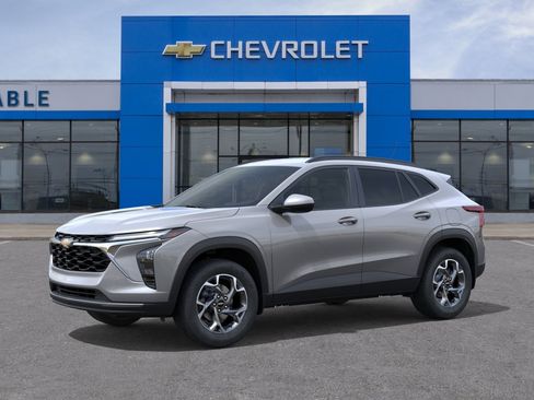 New 2026 Chevrolet Trax LT w/ Driver Confidence Package FWD image 2